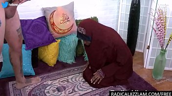 Black muslim kneels and sucks a big cock